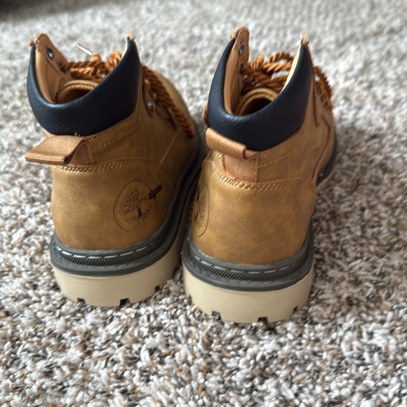 Tan Leather Work Boots with Rugged Sole
